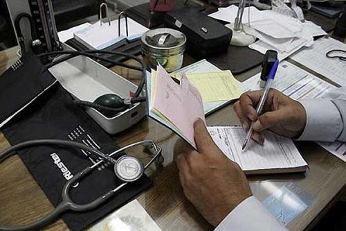 ۶ درصد پزشکان تهران هنوز نسخه کاغذی می نویسند