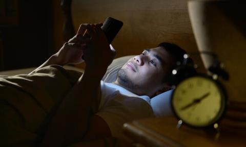 تاثیر استفاده شبانه از گوشی هوشمند بر افزایش قند خون