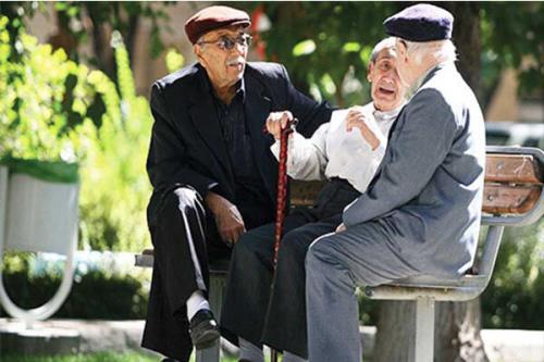 سالمندان سحرخیز در طول روز سرحال تر هستند