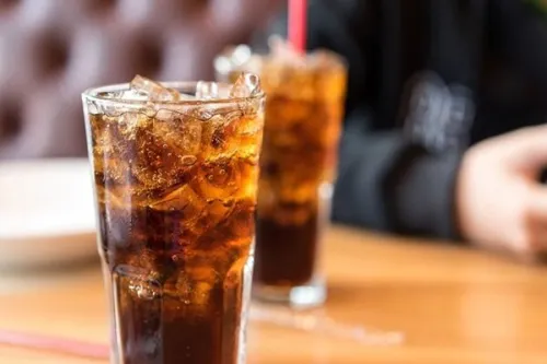 نوشابه های گازدار هیچ نقشی در بهبود حالت تهوع ندارند